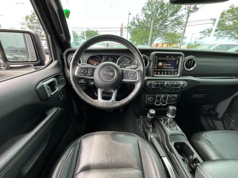 Used 2022 Jeep Wrangler Unlimited Sahara w/ Cold Weather Group AWD/4WD image 8