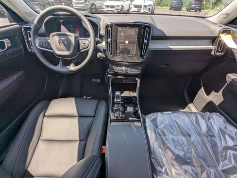 New 2026 Volvo XC40 B5 Plus w/ Protection Package Premier image 18