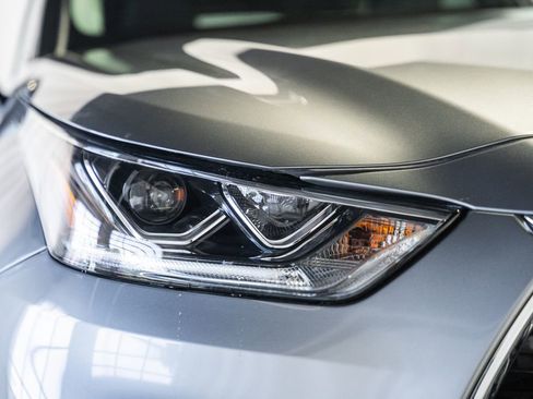 New 2026 Toyota Highlander Platinum AWD/4WD image 13