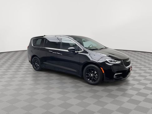 Used 2025 Chrysler Pacifica Select FWD image 39