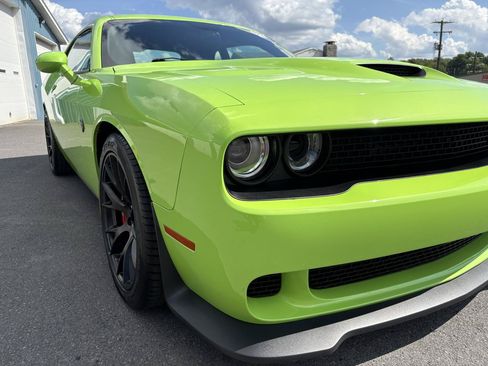 Used 2015 Dodge Challenger SRT Hellcat RWD image 10