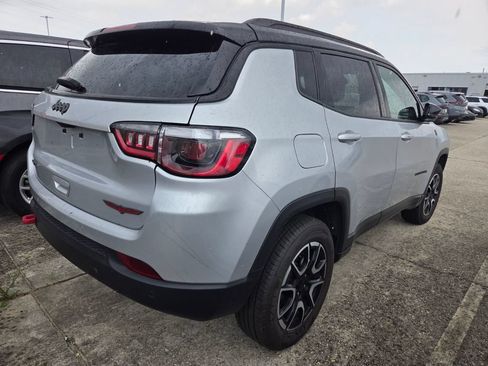 Used 2024 Jeep Compass Trailhawk AWD/4WD image 10
