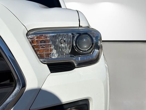 Used 2017 Toyota Tacoma SR5 w/ Tow Package image 9