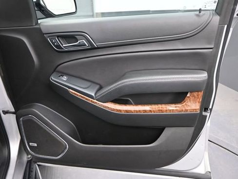 Used 2019 Chevrolet Suburban Premier AWD/4WD image 27