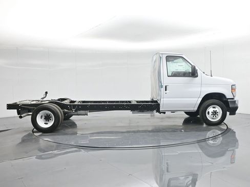 New 2026 Ford E-450 and Econoline 450 Super Duty w/ Power Equipment Group image 17