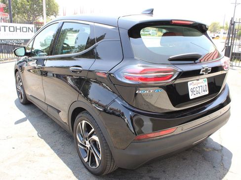 Used 2022 Chevrolet Bolt LT w/ Infotainment Package FWD image 9