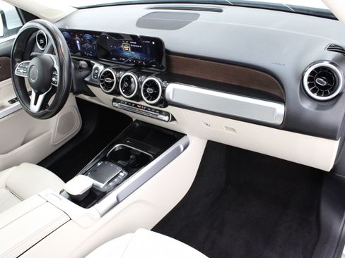 Used 2022 Mercedes-Benz GLB 250 image 37
