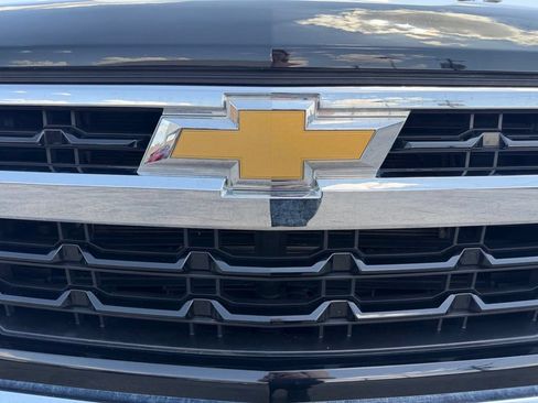 Used 2022 Chevrolet Silverado 1500 LT AWD/4WD image 11