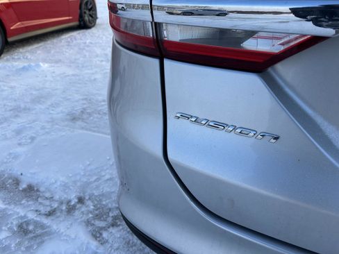 Used 2018 Ford Fusion SE w/ Fusion SE Technology Package image 6