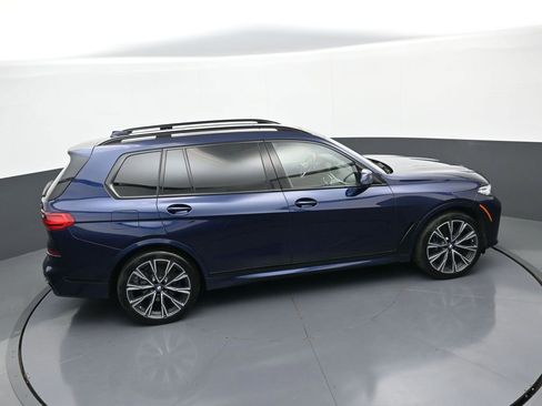 Used 2022 BMW X7 xDrive40i w/ M Sport Package AWD/4WD image 39