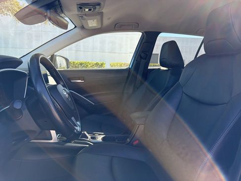 Used 2023 Toyota Corolla Cross XLE image 9