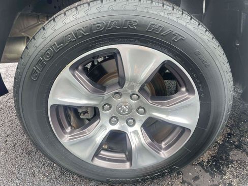 Used 2019 RAM 1500 Laramie AWD/4WD image 11