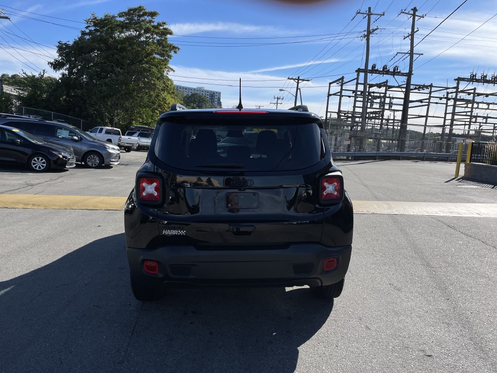 Used 2023 Jeep Renegade Latitude AWD/4WD image 4