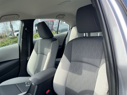 Used 2025 Toyota Corolla LE w/ Convenience Package image 9