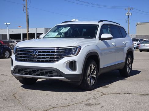 New 2026 Volkswagen Atlas SE FWD image 2
