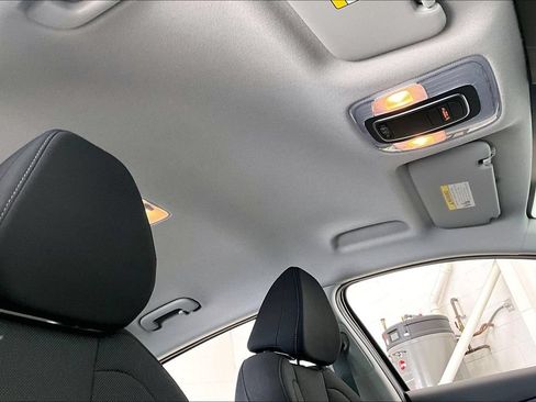 Certified 2024 Hyundai Elantra SE FWD image 17