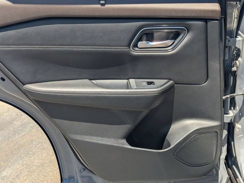 Used 2021 Nissan Rogue Platinum FWD image 18