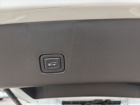 Used 2023 Chevrolet Traverse Premier w/ Redline Edition AWD/4WD image 8