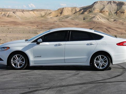 Used 2018 Ford Fusion SE FWD image 5