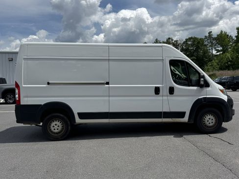 Used 2024 RAM ProMaster 2500 w/ Convenience Group FWD image 4