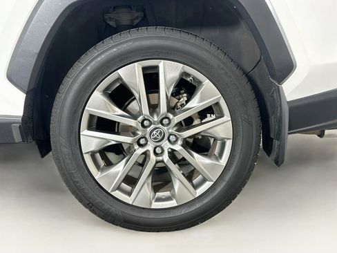 Used 2019 Toyota RAV4 XLE Premium w/ All Weather Liner Package AWD/4WD image 11