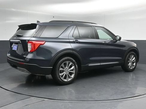 Certified 2022 Ford Explorer XLT w/ Equipment Group 202A AWD/4WD image 7