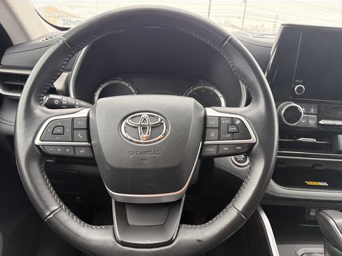 Used 2023 Toyota Highlander XLE image 14