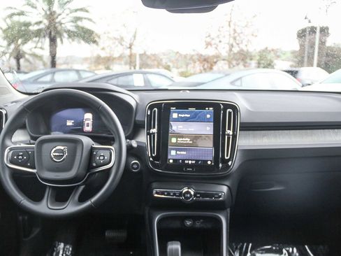 Used 2025 Volvo XC40 B5 Core image 15