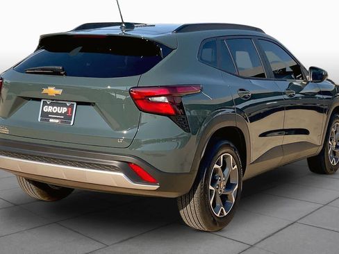 Used 2026 Chevrolet Trax LT w/ Sunroof Package FWD image 11