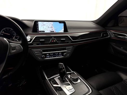 Used 2019 BMW 750i xDrive w/ M Sport Package image 22