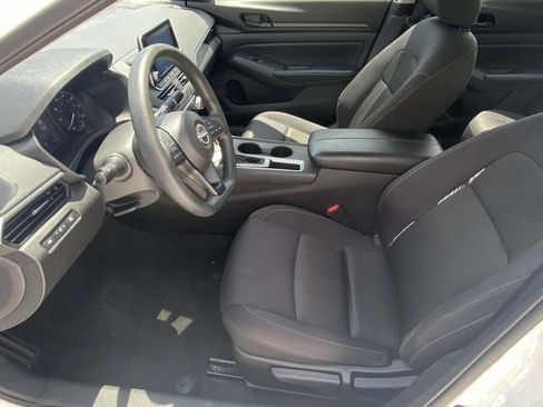 Used 2025 Nissan Altima 2.5 S FWD image 13