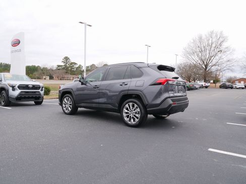 Used 2019 Toyota RAV4 XLE Premium image 6