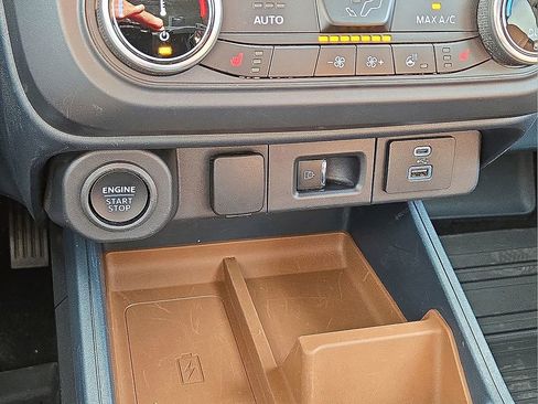 Used 2024 Ford Maverick Lariat w/ FX4 Off-Road Package image 29