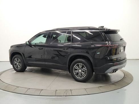 Used 2025 Chevrolet Traverse LT image 5