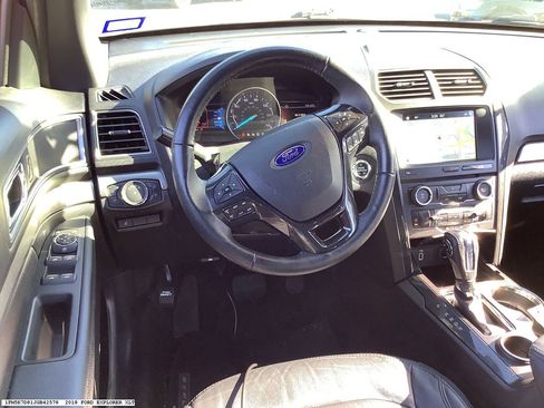 Used 2018 Ford Explorer XLT w/ Equipment Group 202A image 9
