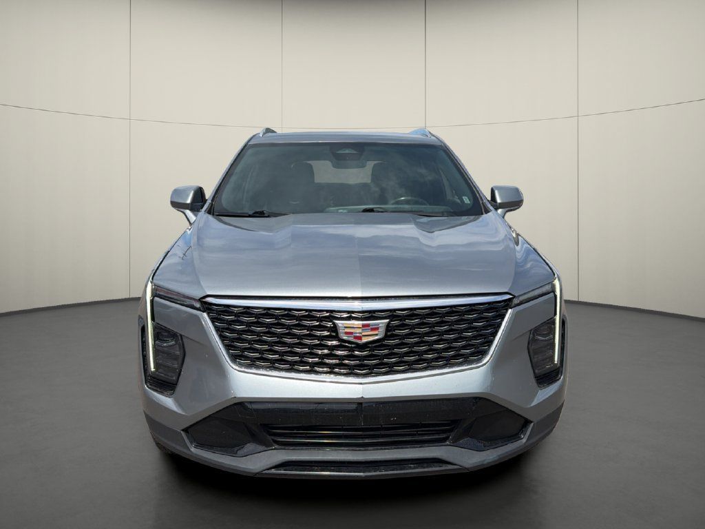 Used 2024 Cadillac XT4 Premium Luxury FWD image 2