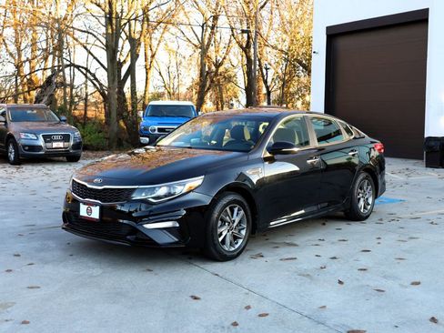 Used 2019 Kia Optima LX image 3
