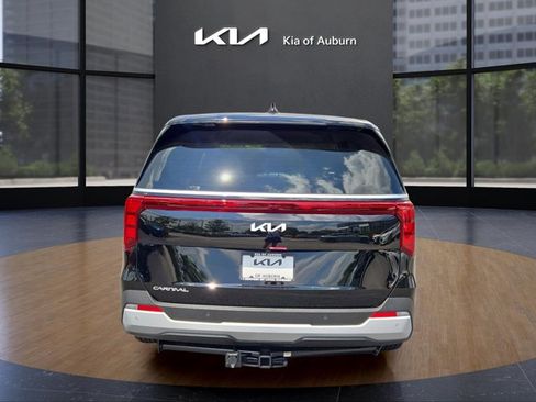 Used 2025 Kia Carnival image 6