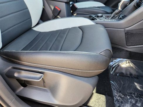 New 2025 Volkswagen Taos SEL image 20