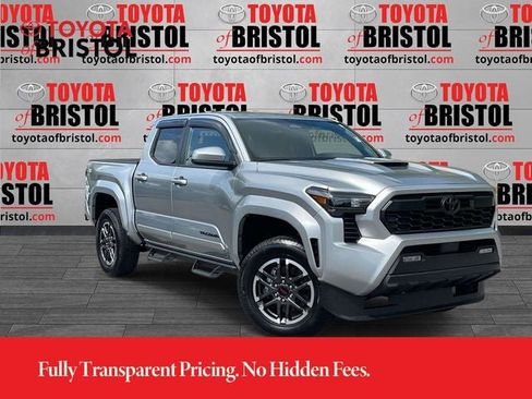 Used 2025 Toyota Tacoma TRD Sport AWD/4WD image 1