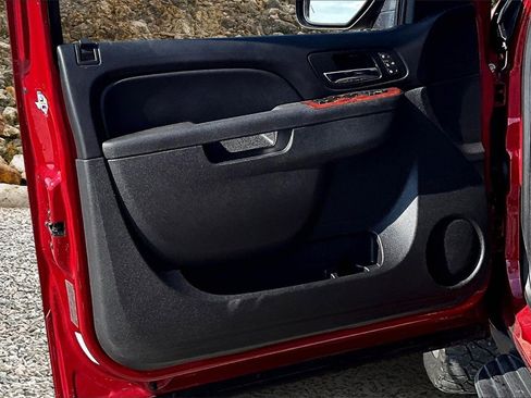 Used 2014 Chevrolet Suburban LTZ image 22