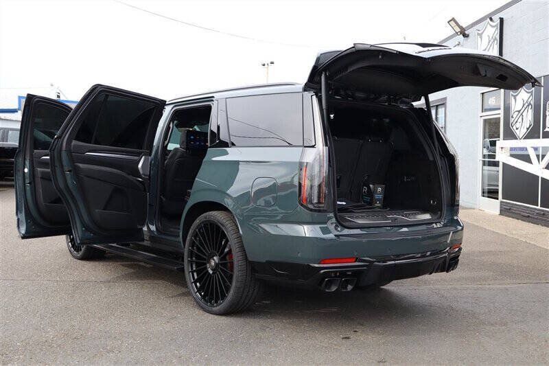 Used 2026 Cadillac Escalade V w/ LPO, ONYX Package AWD/4WD image 37