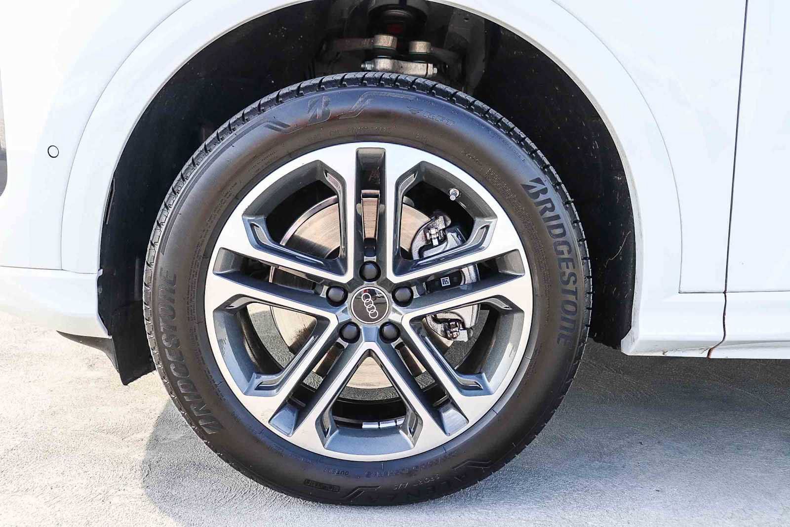 Used 2025 Audi Q5 Premium w/ Convenience Package AWD/4WD image 14