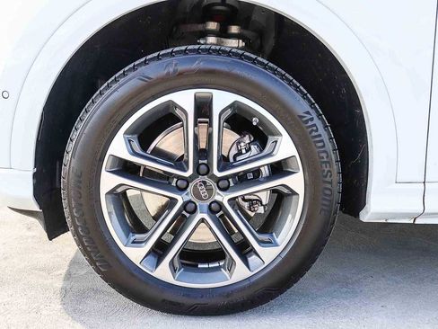 Used 2025 Audi Q5 Premium w/ Convenience Package image 14