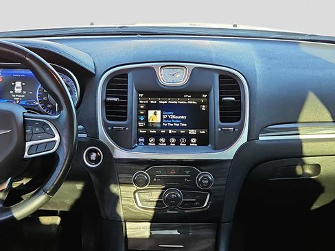 Used 2022 Chrysler 300 Touring L image 15