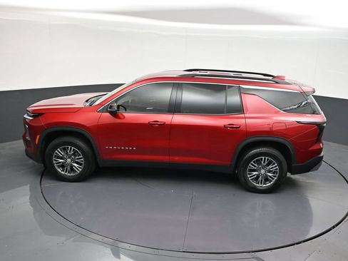 Used 2024 Chevrolet Traverse LT FWD image 18