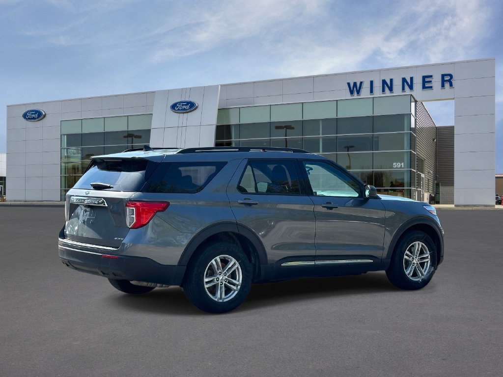 Used 2023 Ford Explorer XLT AWD/4WD image 4