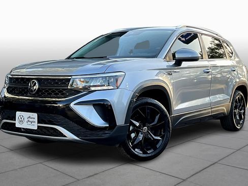 Certified 2023 Volkswagen Taos SE w/ Panoramic Sunroof Package image 1