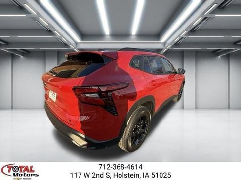 New 2026 Chevrolet Trax LT w/ Sunroof Package FWD image 8
