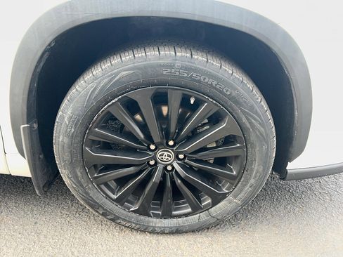 Used 2022 Toyota Highlander Platinum image 16